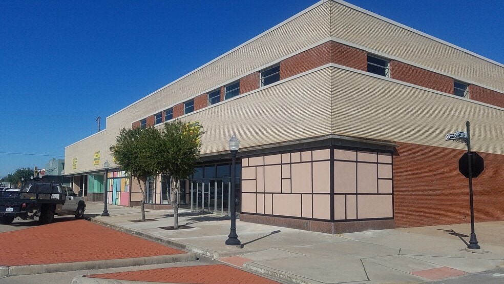 More Photos Of 502-514 6th St N, Texas City General Retail For Sale