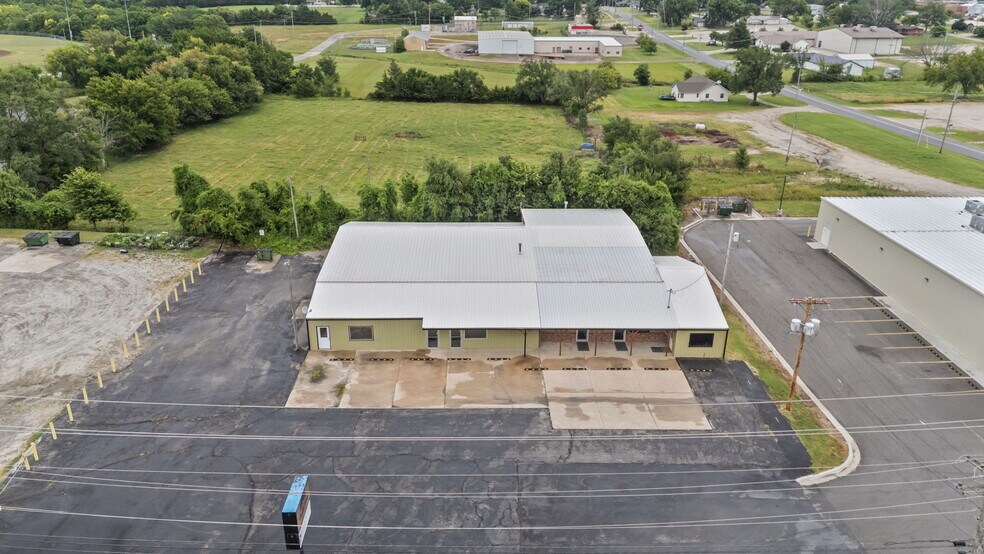 More Photos Of 600 N Maple St, Garnett General Retail For Sale