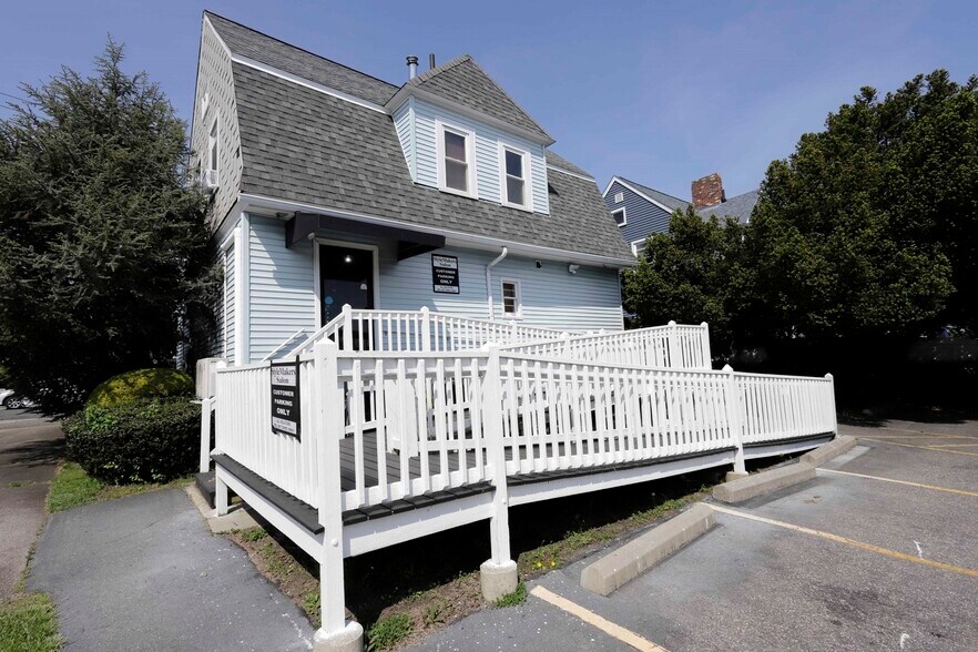 More Photos Of 66 Rockdale Ave, New Bedford Office For Sale