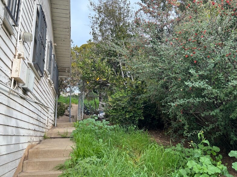 More Photos Of 3303 Floral Dr, Los Angeles Apartments For Sale