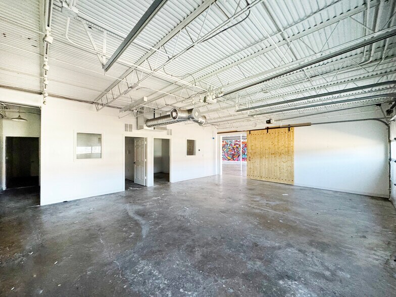More Photos Of 1121 Delano St, Houston General Retail For Lease