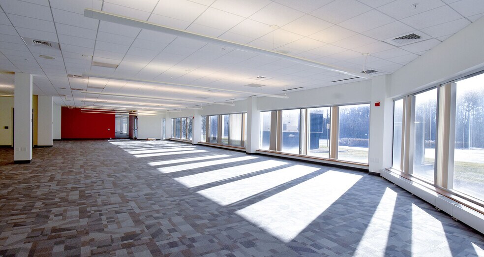 More Photos Of 174 Middlesex Tpke, Bedford Unknown For Lease