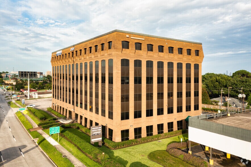 More Photos Of 2525 N Loop Fwy W, Houston Office For Lease