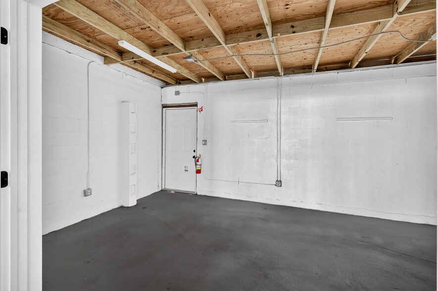 More Photos Of 519 Delaware Ave, Fort Pierce Warehouse For Lease