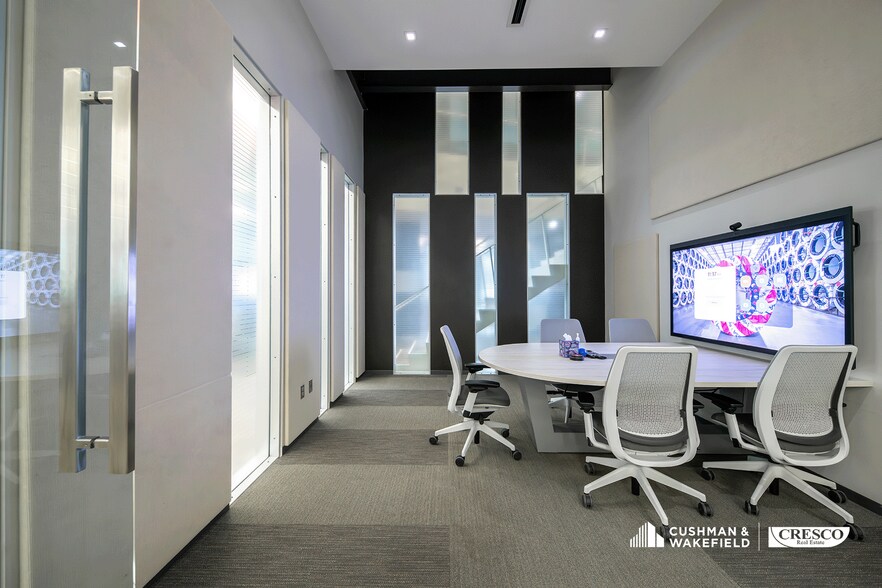 More Photos Of 31099 Chagrin Blvd, Pepper Pike Office For Sale