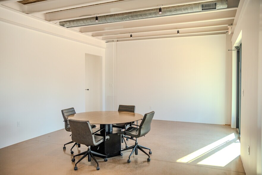 More Photos Of 4750 Iberia Ave, Dallas Office Residential For Sale