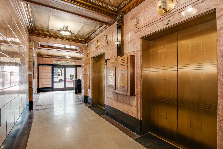 More Photos Of 2 E Congress St, Tucson Office Residential For Lease