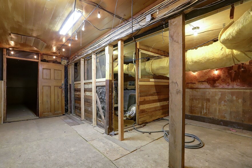 More Photos Of 212 Main St, Sierra City Hotel For Sale