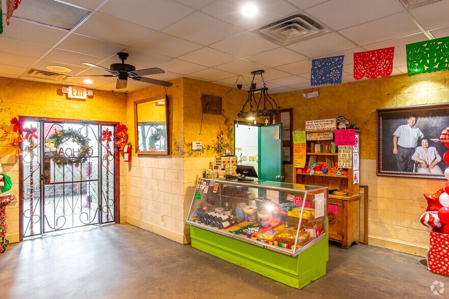 More Photos Of 515 W Royall Blvd, Malakoff Restaurant For Sale