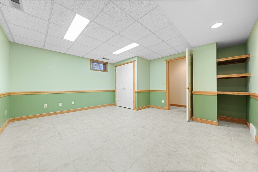 More Photos Of 8050 Corporate Cir, North Royalton Office For Lease