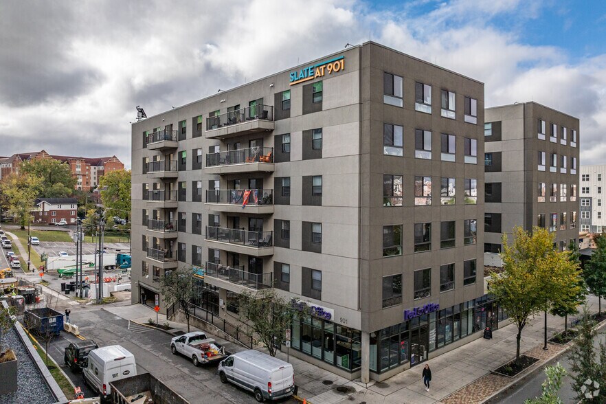 Primary Photo Of 2010 Cumberland Ave, Knoxville Apartments For Lease