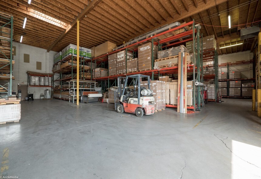 More Photos Of 1730 W Buchanan St, Phoenix Warehouse For Lease