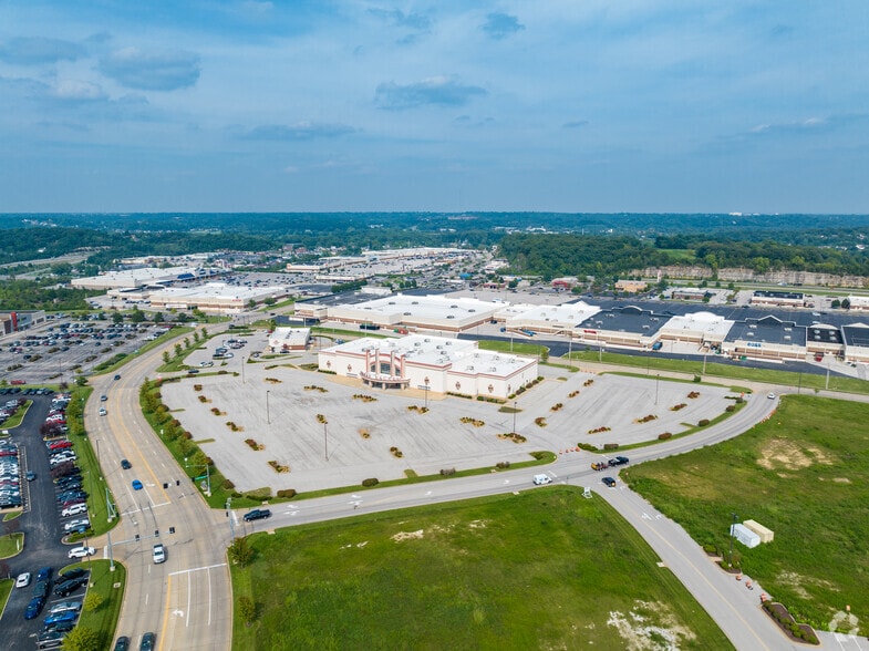 Primary Photo Of 754 Gravois Bluffs Blvd, Fenton Movie Theatre For Sale