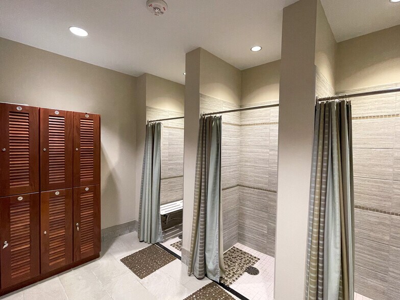 More Photos Of 19026 Ridgewood Pky, San Antonio Office For Lease