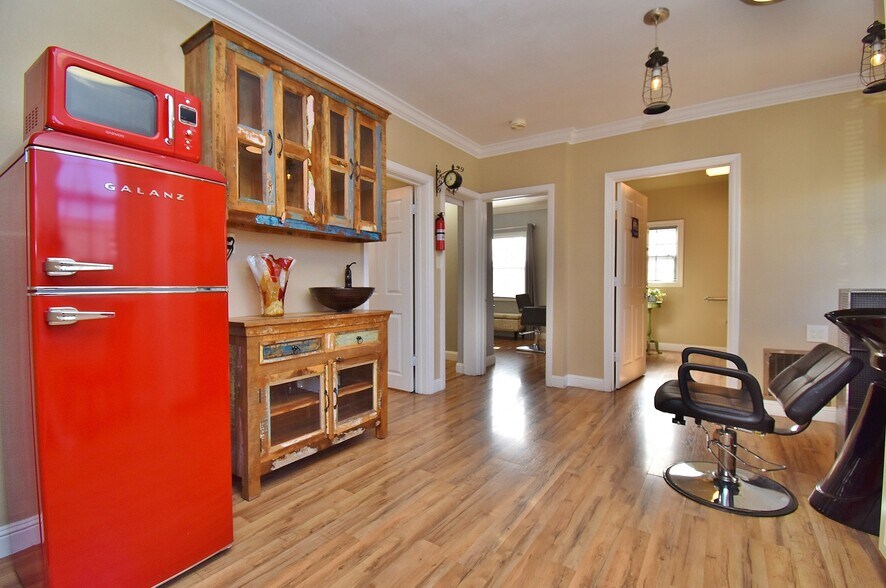 More Photos Of 264 Spring St, Pleasanton Storefront Retail Office For Lease