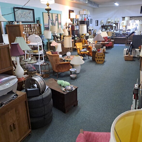 More Photos Of 1003 W 3rd St, Alliance Freestanding For Sale