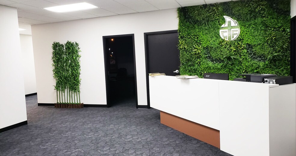 More Photos Of 1000 W Saint Joseph St, Lansing Medical For Lease