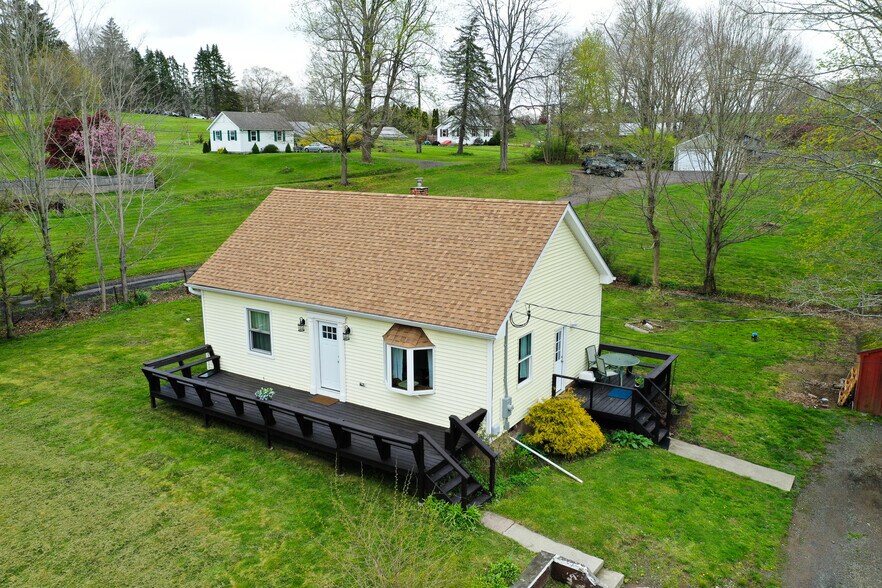 More Photos Of 6 Way Rd, Middlefield Office For Lease