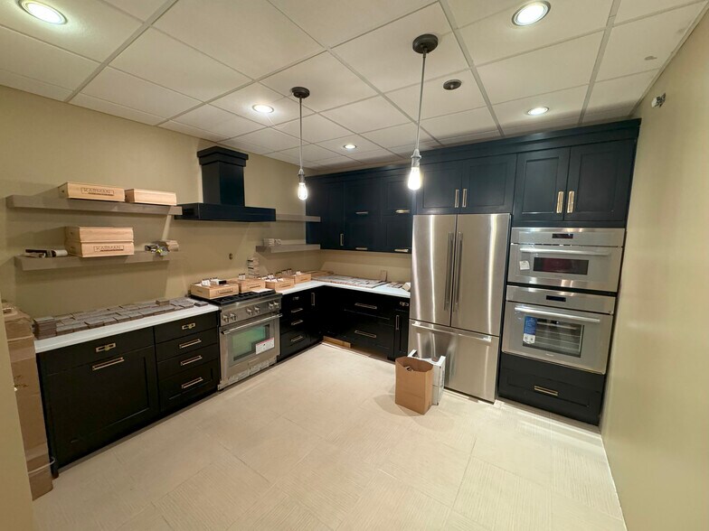 More Photos Of 3591 S 300 W, Salt Lake City Showroom For Lease