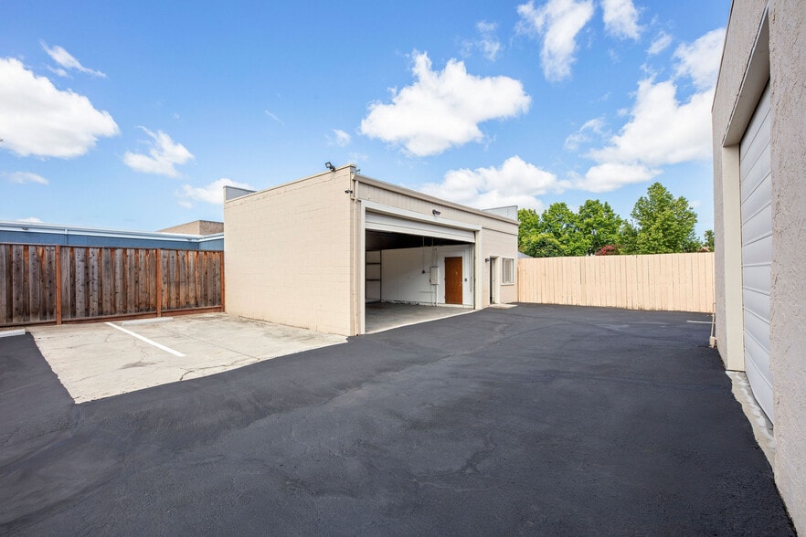 More Photos Of 75 Dillon Ave, Campbell Service For Sale