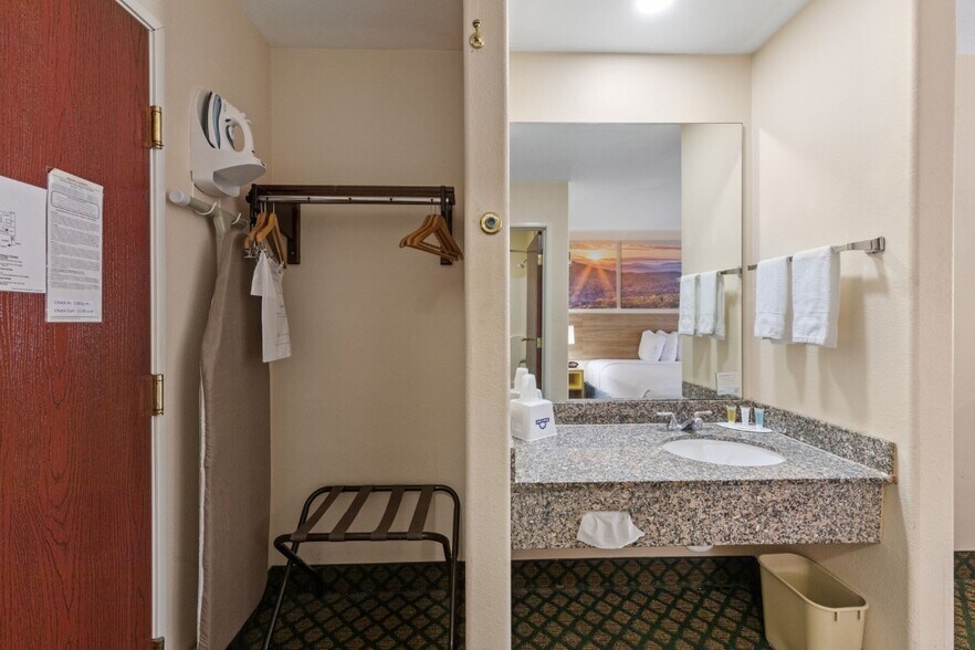 More Photos Of 1251 E Laurel Ave, Eunice Hotel For Sale