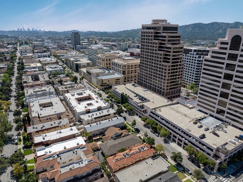 More Photos Of 530 N Maryland Ave, Glendale Apartments For Sale