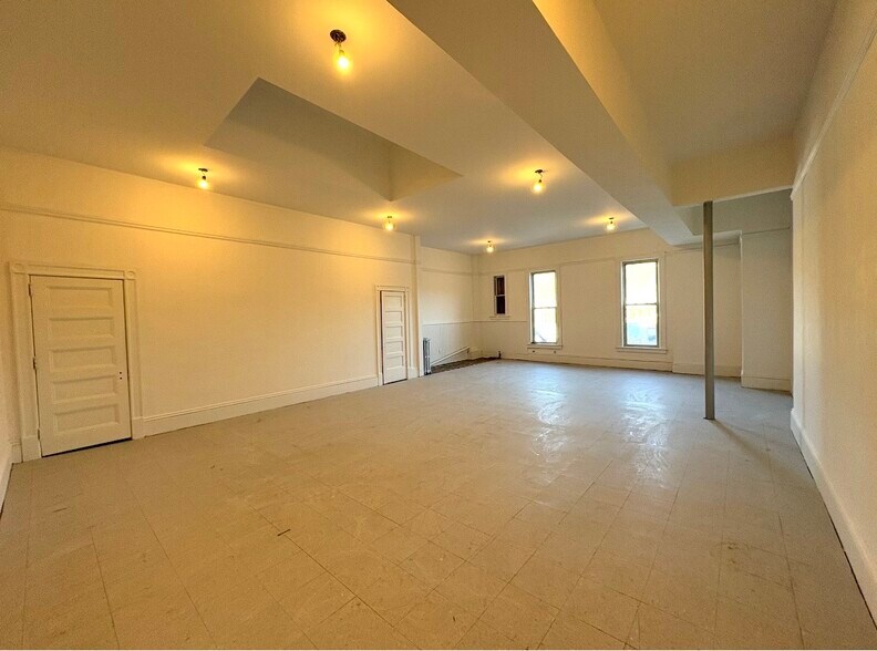 More Photos Of 15 Bridge St, Great Barrington Storefront Retail Residential For Lease