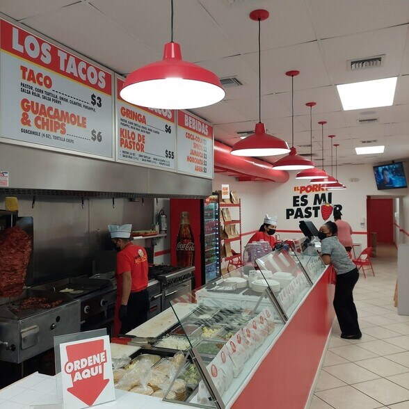 More Photos Of 16-20 W Flagler St, Miami Storefront For Lease