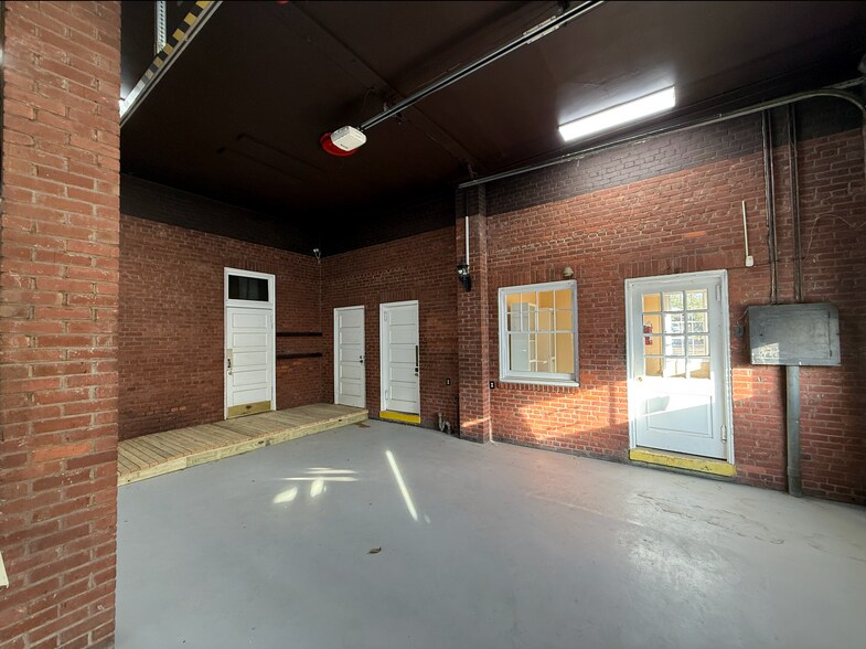 More Photos Of 6 W Henry St, Savannah Freestanding For Sale