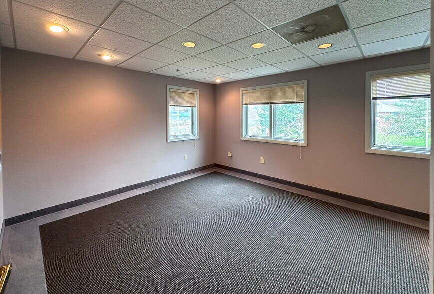 More Photos Of 4 Bellows Rd, Westborough Medical For Lease