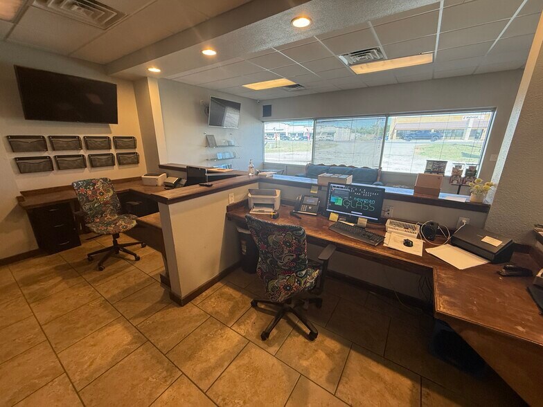 More Photos Of 1237 W Oaklawn Rd, Pleasanton Industrial For Lease