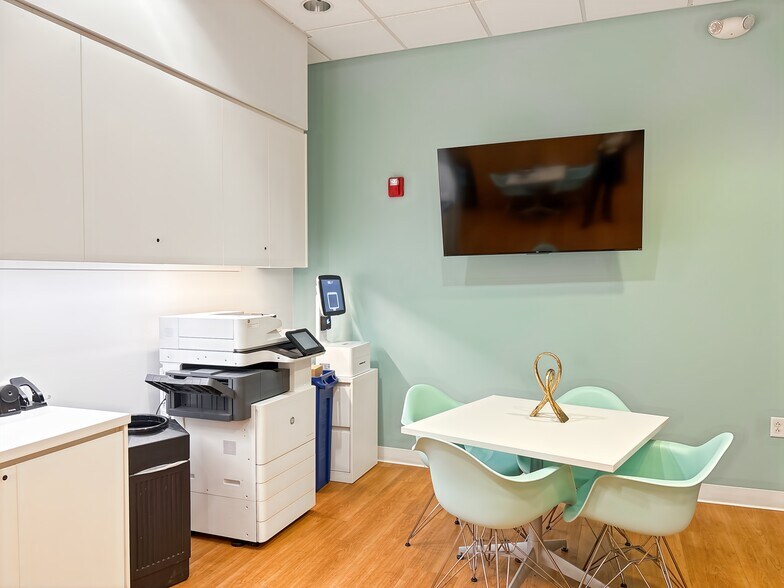 More Photos Of 5550 Wild Rose Ln, West Des Moines Coworking Space