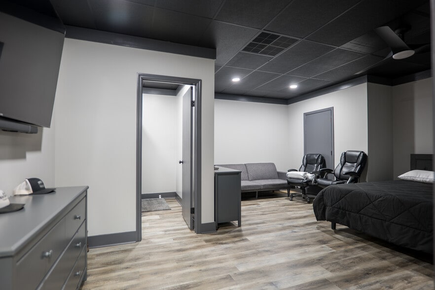 More Photos Of 1201 N Ashley St, Valdosta Auto Repair For Sale