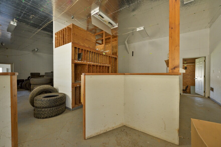 More Photos Of 31232 Red Hill Rd, Langsville Auto Repair For Sale