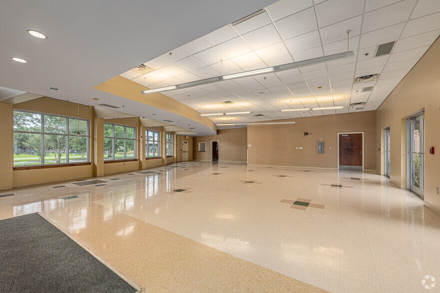More Photos Of 307 Polly Ln, Lafayette Rehabilitation Center For Sale