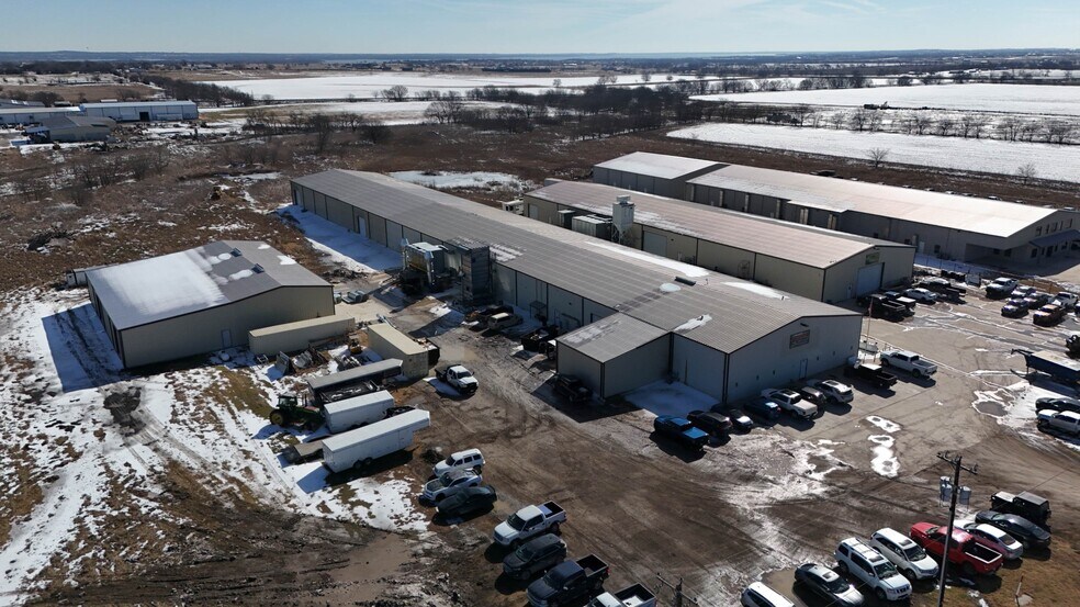 More Photos Of 12699 S Interstate 35, Valley View Warehouse For Sale