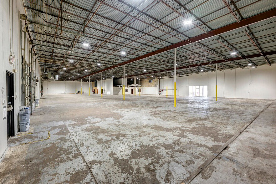 More Photos Of 6855 Wynnwood Ln, Houston Unknown For Lease