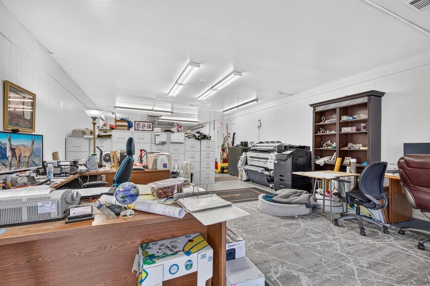 More Photos Of 2714 N Pacific Hwy, Medford Storefront Retail Office For Sale