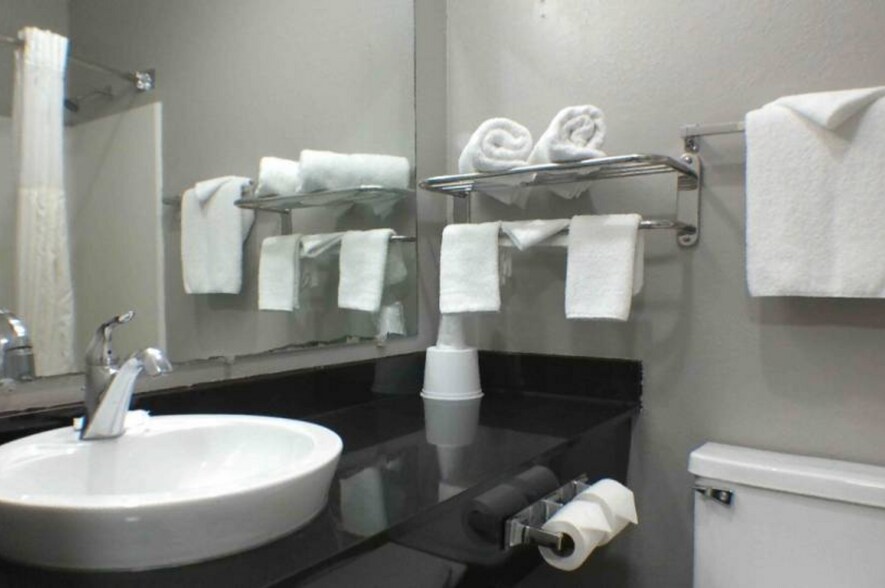 More Photos Of 520 W Desmond St, Winslow Hotel For Sale