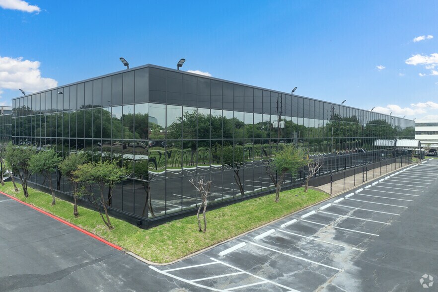 More Photos Of 10500 Richmond Ave, Houston Office For Sale