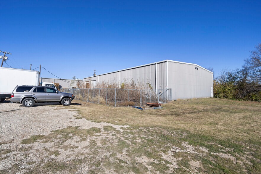 More Photos Of 1016 Katy Rd, Keller Warehouse For Sale
