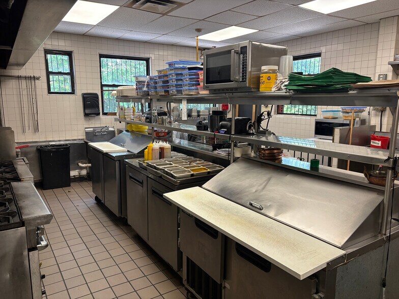 More Photos Of 886-926 Prospect St, Glen Rock Storefront For Lease