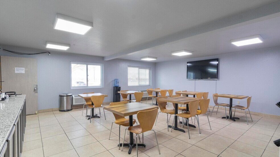 More Photos Of 1509 6th St, Wells Hotel For Sale