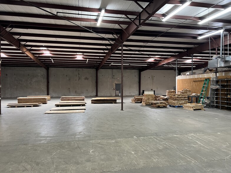 More Photos Of 501 Industrial Dr, Richardson Warehouse For Lease