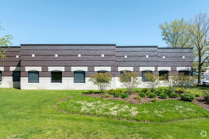 More Photos Of 565 Lakeview Pky, Vernon Hills Medical For Sale