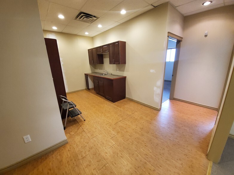 More Photos Of 13003-13093 156th St, Edmonton Warehouse For Lease