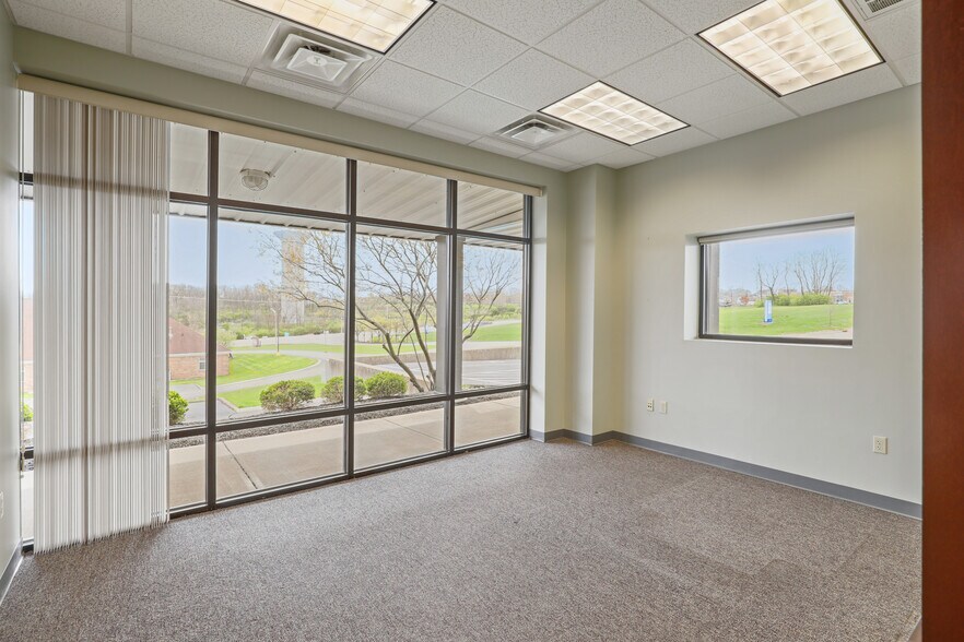 More Photos Of 60 Overbrook Dr, Monroe Flex For Sale