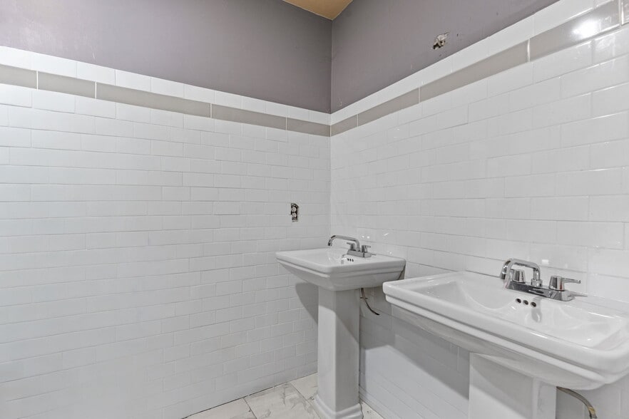 More Photos Of 318 S Broad St, Trenton Storefront For Sale
