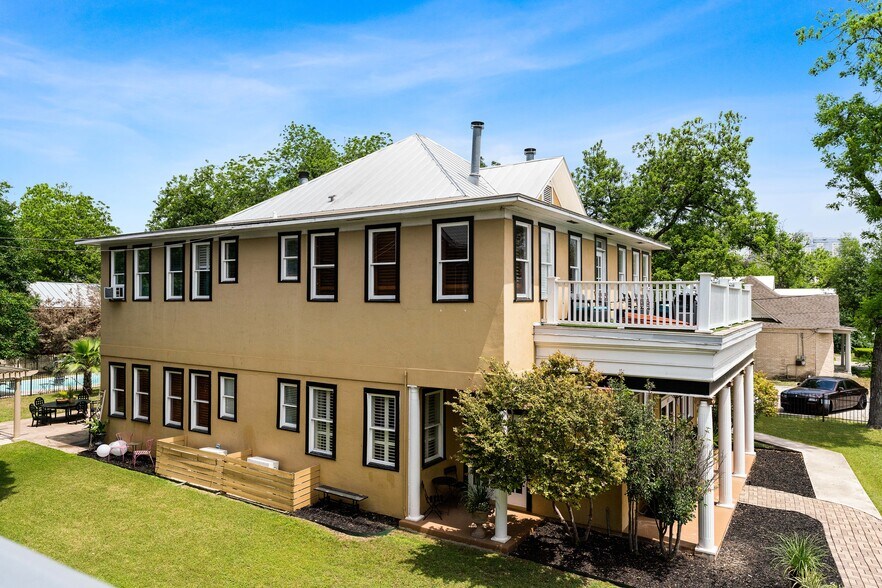 More Photos Of 1037 S Alamo St, San Antonio Hospitality For Sale