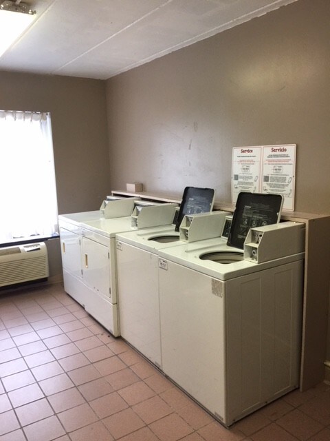 More Photos Of 340 Oyler Ave, Oak Hill Hotel For Lease